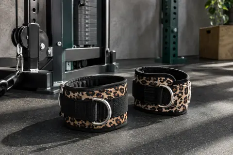 Paire de sangles de cheville Fitgriff V1 à motif léopard avec fermeture autoagrippante et anneaux en D