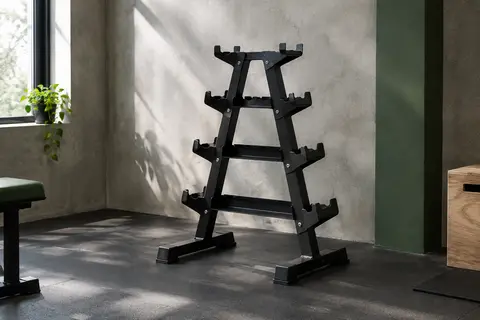 Support à haltères Josmimic noir en métal, à quatre niveaux, présenté seul dans un home gym sobre.